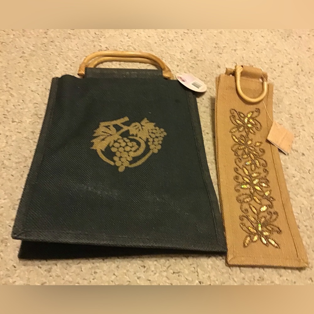 TRUE FABRICATIONS 2 PC WINE BEVERAGE BAG BURLAP NWT BAMBOO HANDLES
